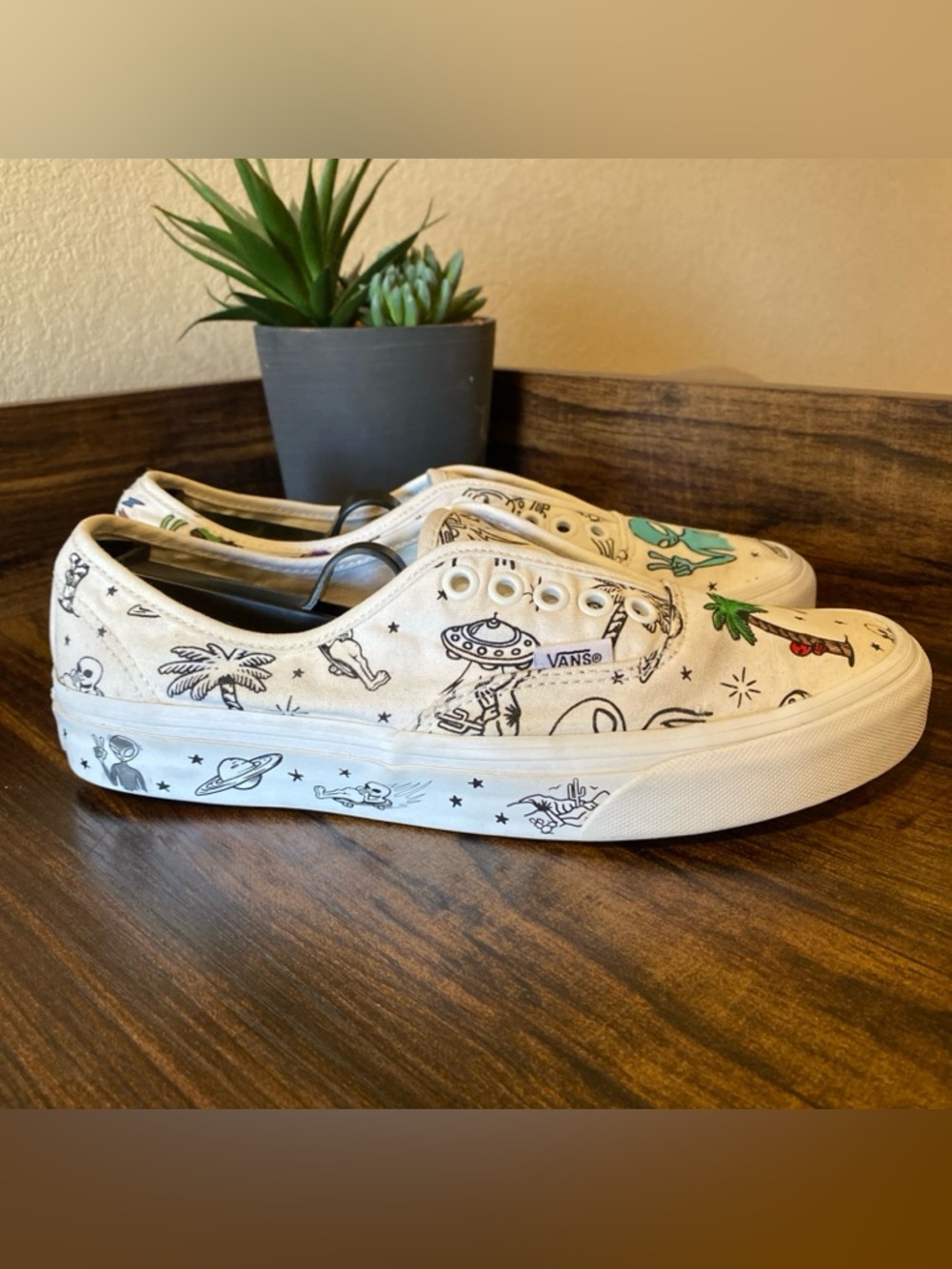 Vans Unidentified U-Paint Alien womens size 9